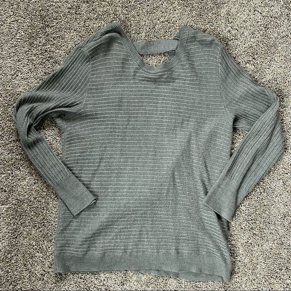 New York & Company Light Weight Gray Sweater Size M